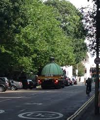 Old Amex currency shop domes taken off and stored for Metro Bank refurb