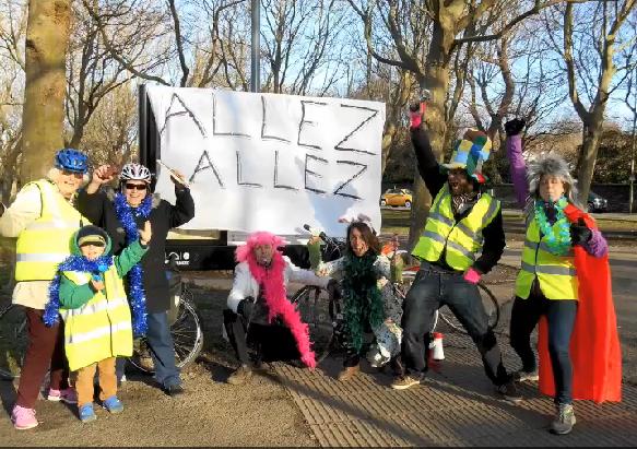 Flashmob gives Brighton cyclists the hero treatment