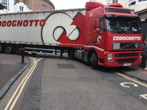 lorry stuck in Black Lion Street