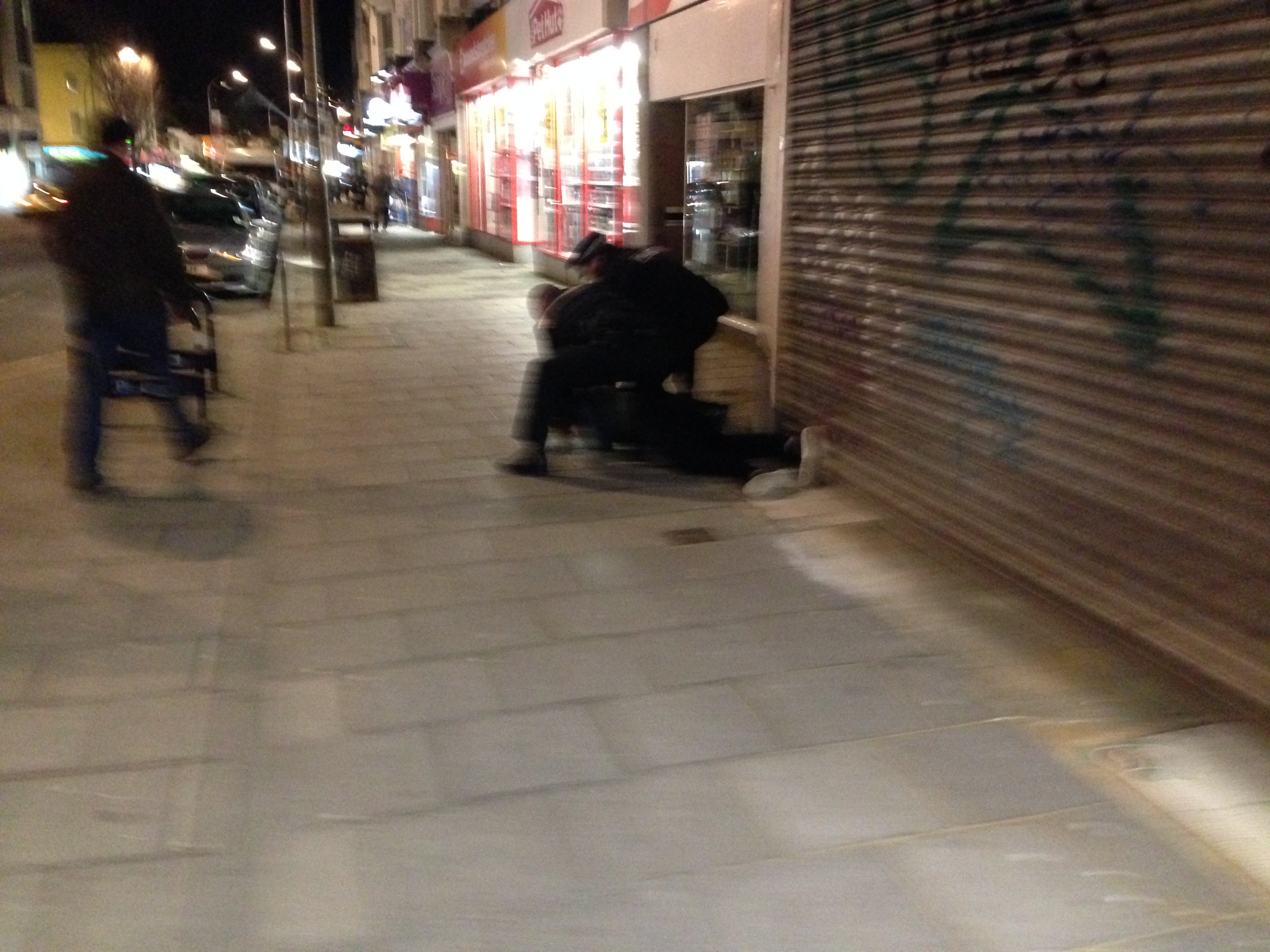 Violent arrest on London Road after reports of Level knifeman