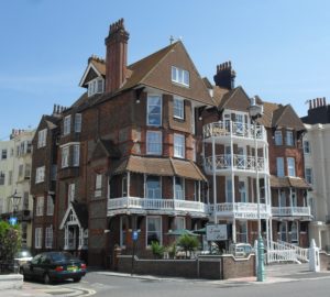 The Lanes Hotel by Voice of Hassocks on Wikimedia Commons