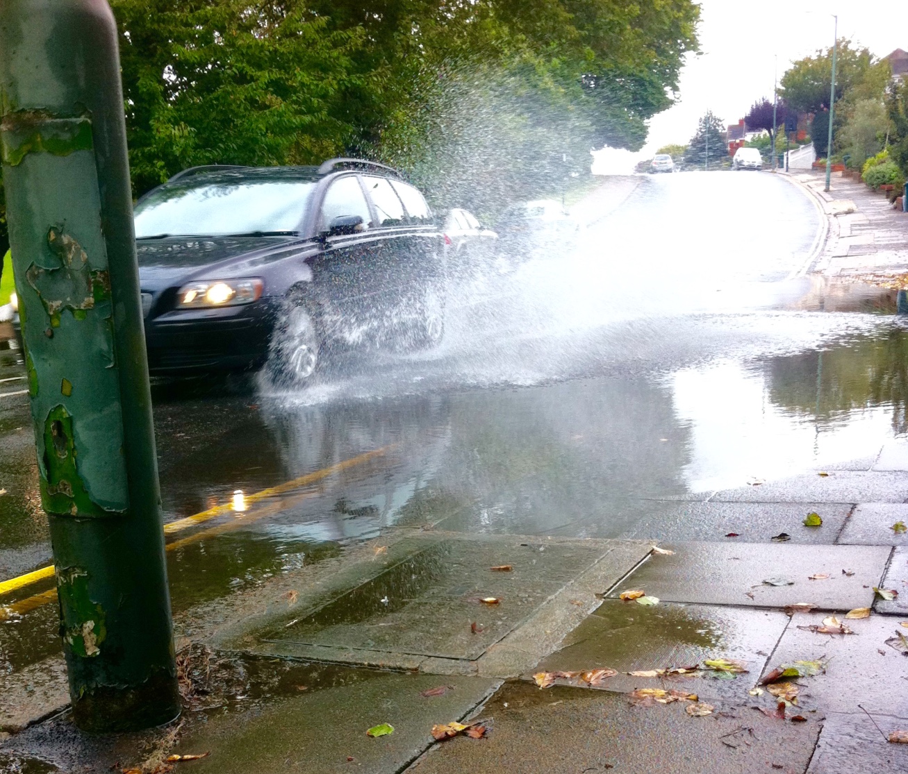 Heavy rain forecast prompts severe weather warning from Met Office