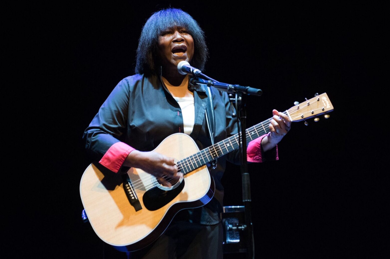 Joan Armatrading bathes the Dome in Love and Affection