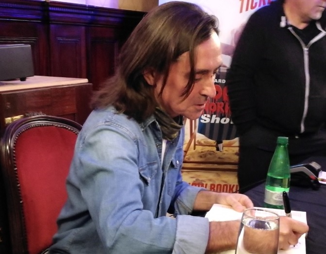 Absorbing evening at the Theatre Royal as Neil Oliver tells ‘The Story of the British Isles in 100 Places’