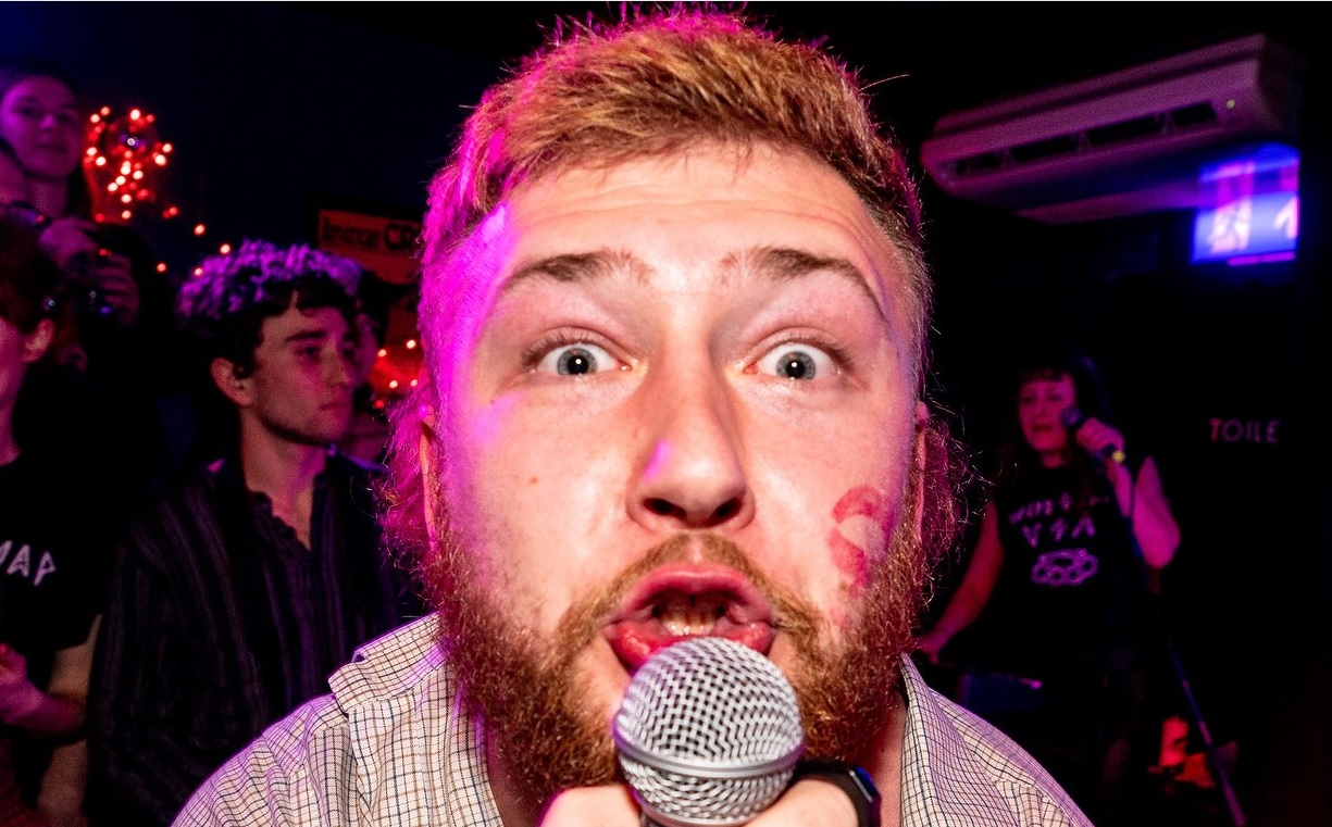 The Rossi Bar gets sweaty with Wife Swap USA