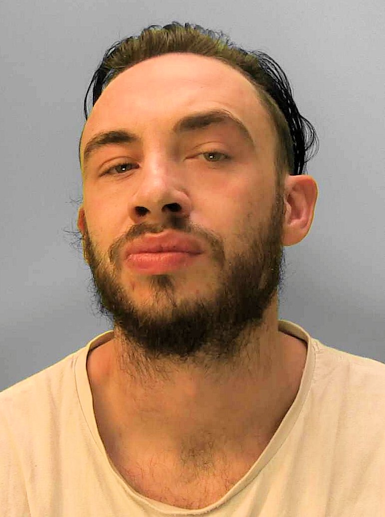 Conman who passed scores of fake notes jailed