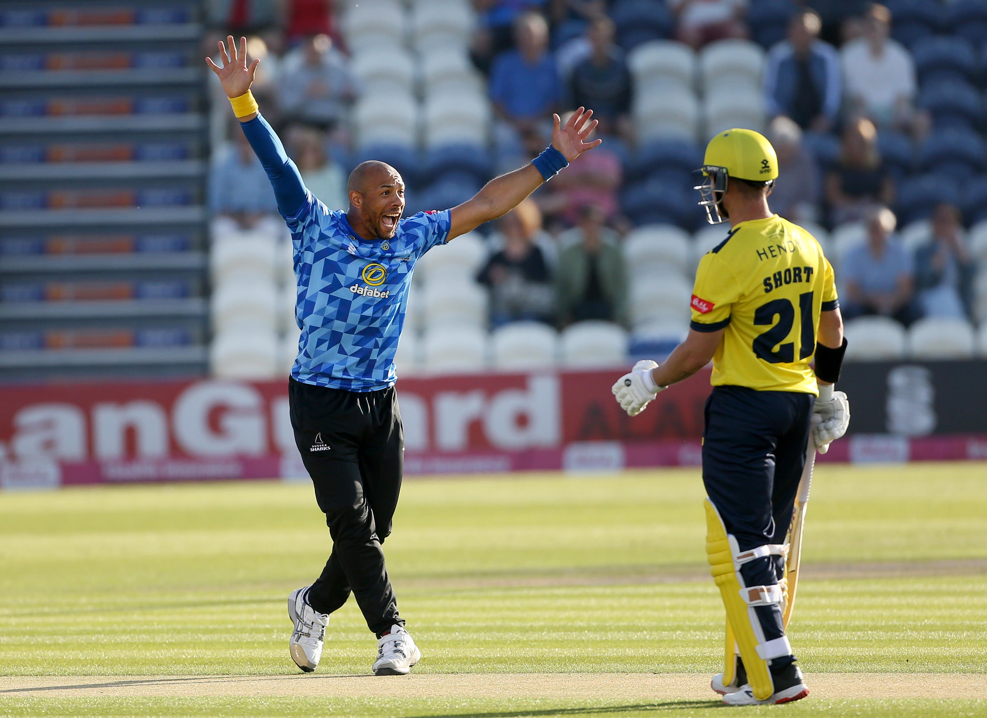 Mills signs on for two more seasons with Sussex