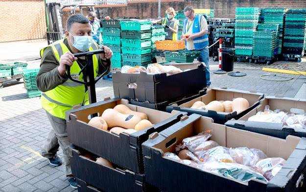 Syrian firefighter wins volunteer award at food charity’s awards night