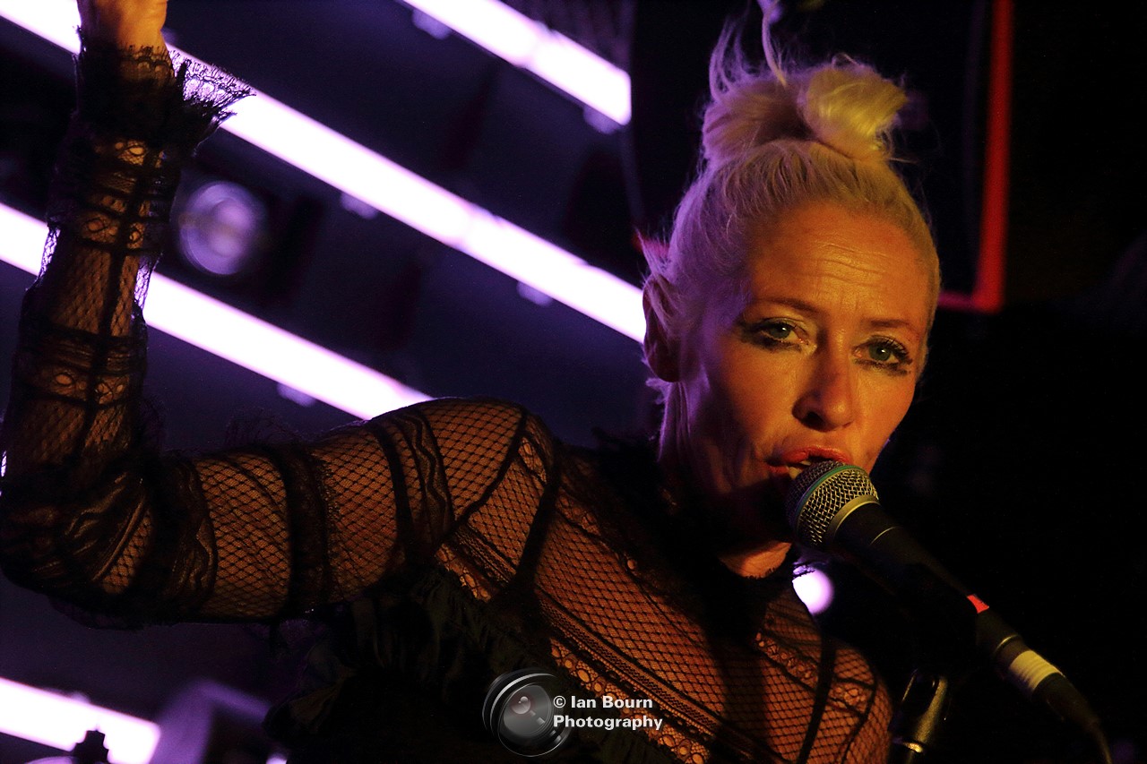 the wendy james band tour