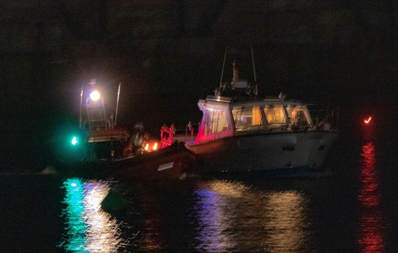 Brighton lifeboat rescues drifting fishing boat
