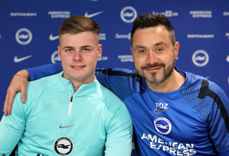 Brighton and Hove Albion extend young striker’s contract