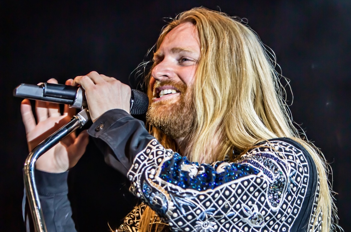 ‘There’s Nothing But Space, Man!’ on Brighton Dome stage with Sam Ryder