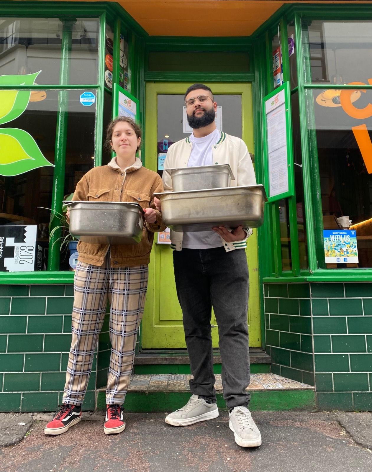 Graduates deliver meals to homeless shelters for Eid