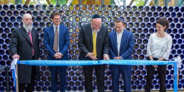 Hove Jewish hub officially opened by Chief Rabbi