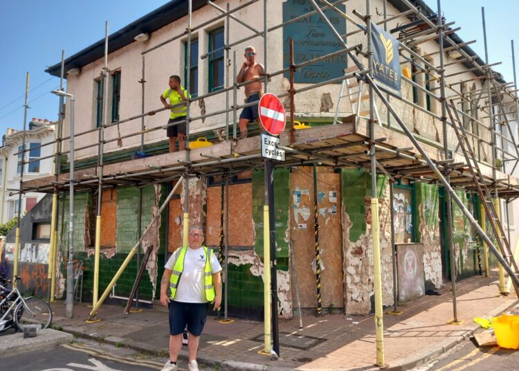 Montreal Arms scaffolding comes down