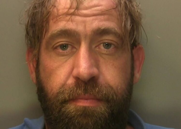 Serial disqualified driver jailed for drink driving with child in car