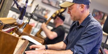 It was ‘Rain Before Seven’ as Penguin Cafe play Brighton record shop