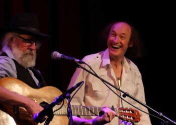 John Otway & Wild Willy Barrett perform madcap set