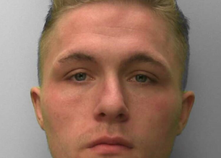 Police ask for help finding dangerous prison absconder with links to Hove