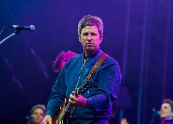 Noel Gallagher’s birds fly high in the wind