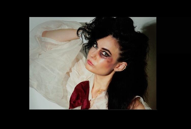 Dare you spend an evening with American singer-songwriter and pianist Kristeen Young?