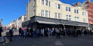 Polish ex-pats queue in Hove to vote in historic election