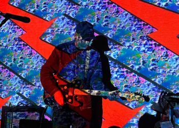 GLOK unleash ‘Industry Of Magic And Light’ at Brighton gig