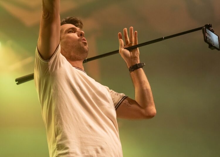 Music fans get Power Cuts at Scouting For Girls at Brighton concert