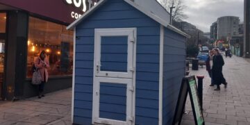 Police hut appears in busy Brighton street