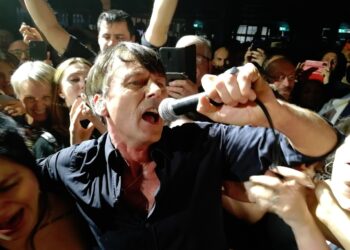 Suede play in Eastbourne for the very first time