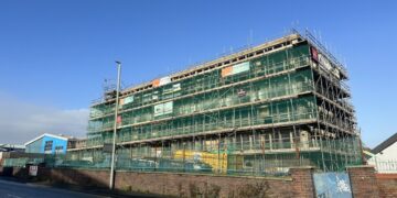 Derelict ‘glass palace’ to be turned into storage
