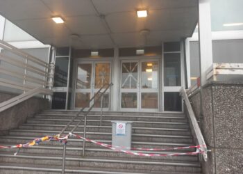Man in dock after smashing his way into court