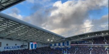 Smoke from car fire billows over The Amex