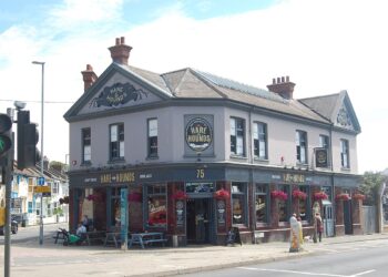Brighton pub can build roof terrace despite concerns
