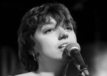 Welsh singing indie band ‘Adwaith’ play debut Brighton concert