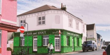 Alternate application to keep pub’s green tiles submitted