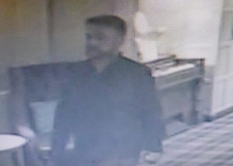 Burglar steals jewellery from Brighton seafront hotel