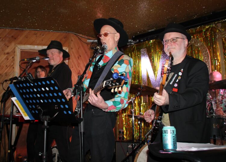 Experimental DIY outfit Swell Maps ride again