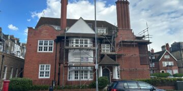 Owners of listed building told to remove modern roof