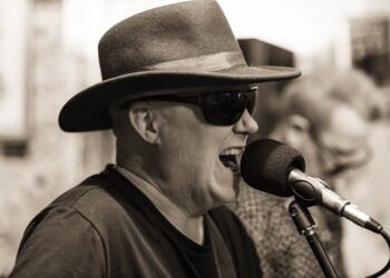 Peter And The Test Tube Babies’ Del Strangefish debut’s new songs for solo album