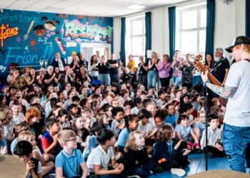 Ed Sheeran visits Brighton primary
