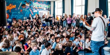 Ed Sheeran visits Brighton primary