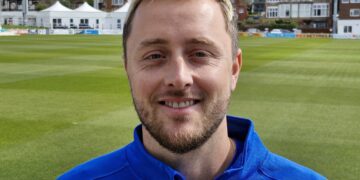 Robinson inspires Sussex to 21-run win over Yorkshire at Hove