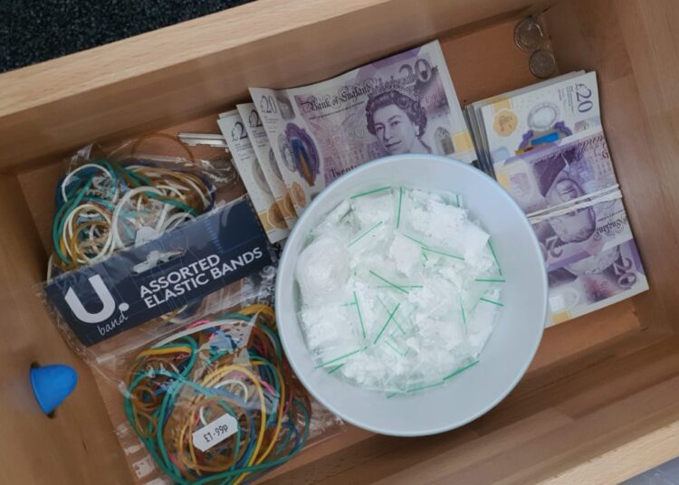 Drug deal suspect flees police through back gardens