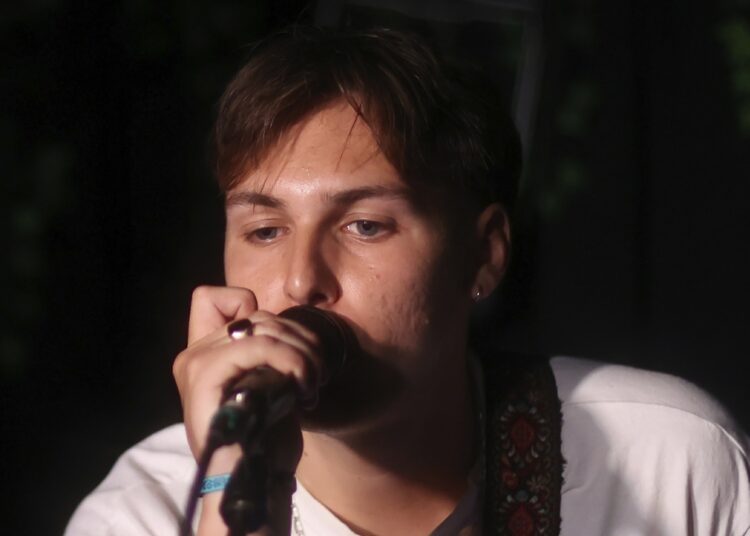 Rockin’ out on Brighton beach with Bacci Pouch & friends