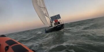 Lifeboat rescues stranded yacht