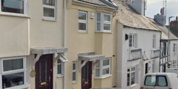 Neighbours object to plans for new holiday house in mews plagued by Airbnbs