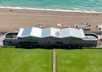 Beach bar and café waits on drinks licence verdict