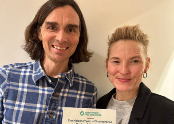 Campaign for smartphone-free schools wins cross-party support