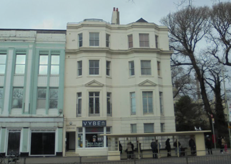 Work starts to turn office building into flats